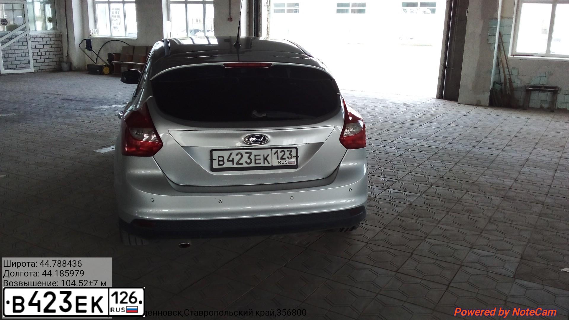 Фото автомобиля FORD FOCUS, 2012 — госномер В423ЕК123. Цвет: СЕРЕБРИСТЫЙ