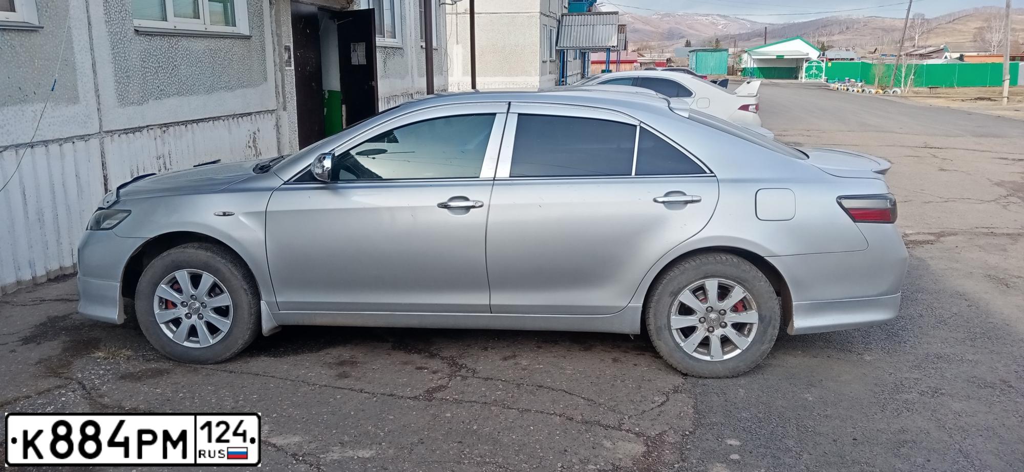 Фото автомобиля TOYOTA CAMRY, 2006 — госномер К884РМ124. Цвет: СЕРЕБРИСТЫЙ