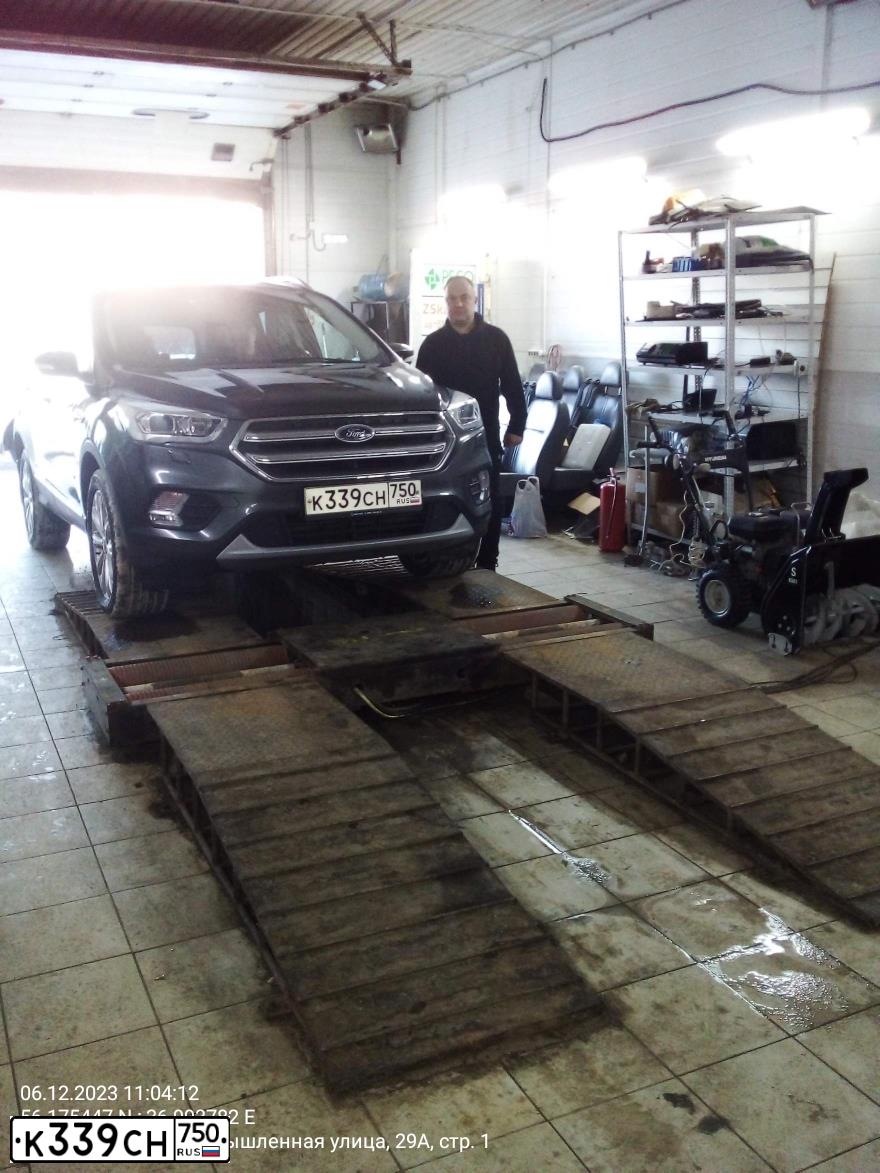 Фото автомобиля FORD KUGA, 2018 — госномер К339СН750. Цвет: СЕРЫЙ