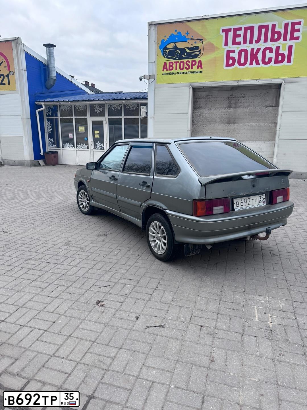 Фото автомобиля LADA 2114 SAMARA, 2012 — госномер М381ОХ35. Цвет: средний серо-зеленый металлик