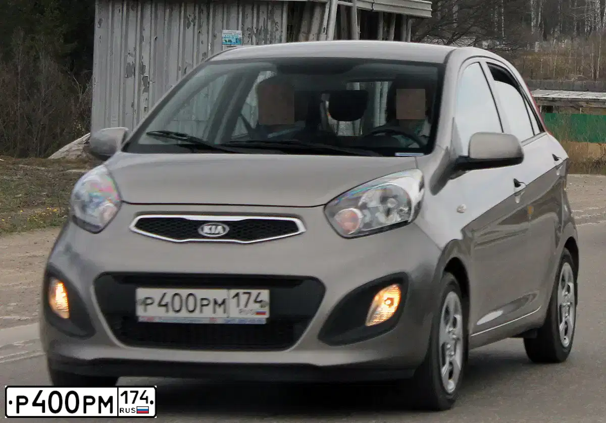 Фото автомобиля KIA PICANTO / MORNING, 2011 — госномер Р400РМ174. Цвет: СЕРЫЙ