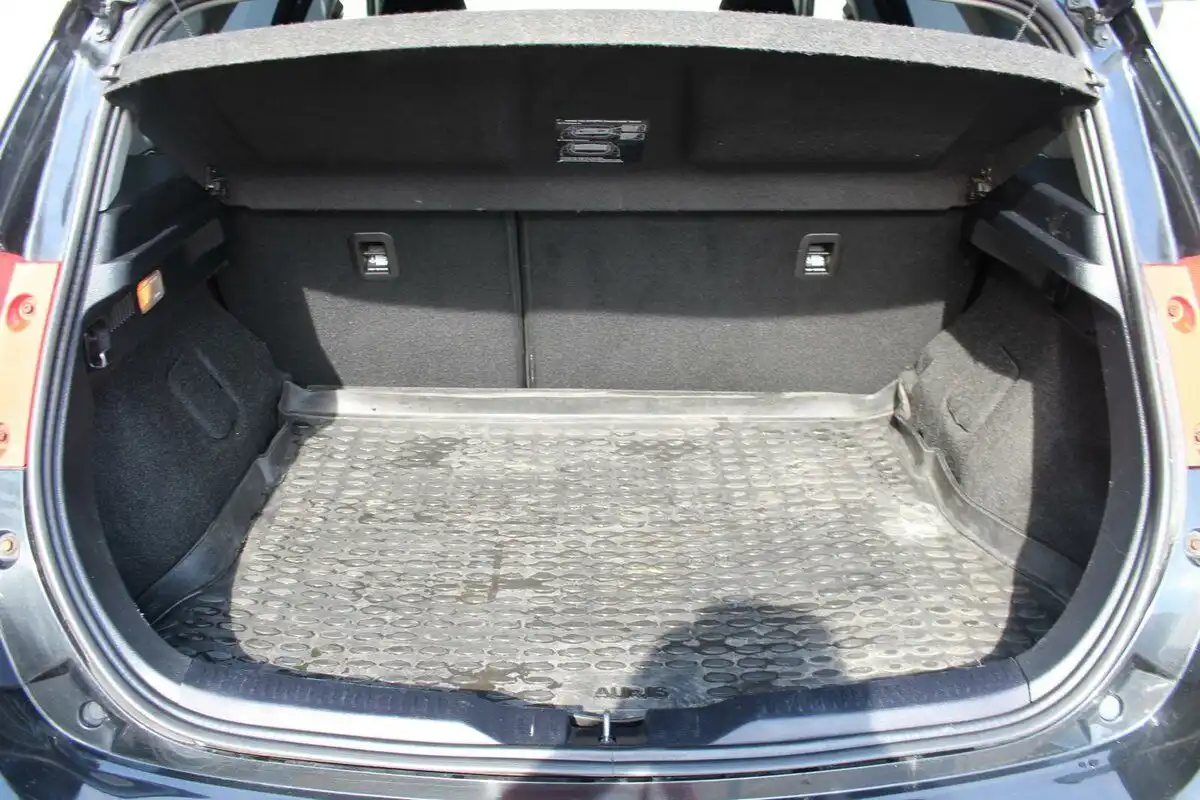 Фото автомобиля TOYOTA AURIS, 2013 — госномер Х182НУ799. Цвет: ЧЕРНЫЙ