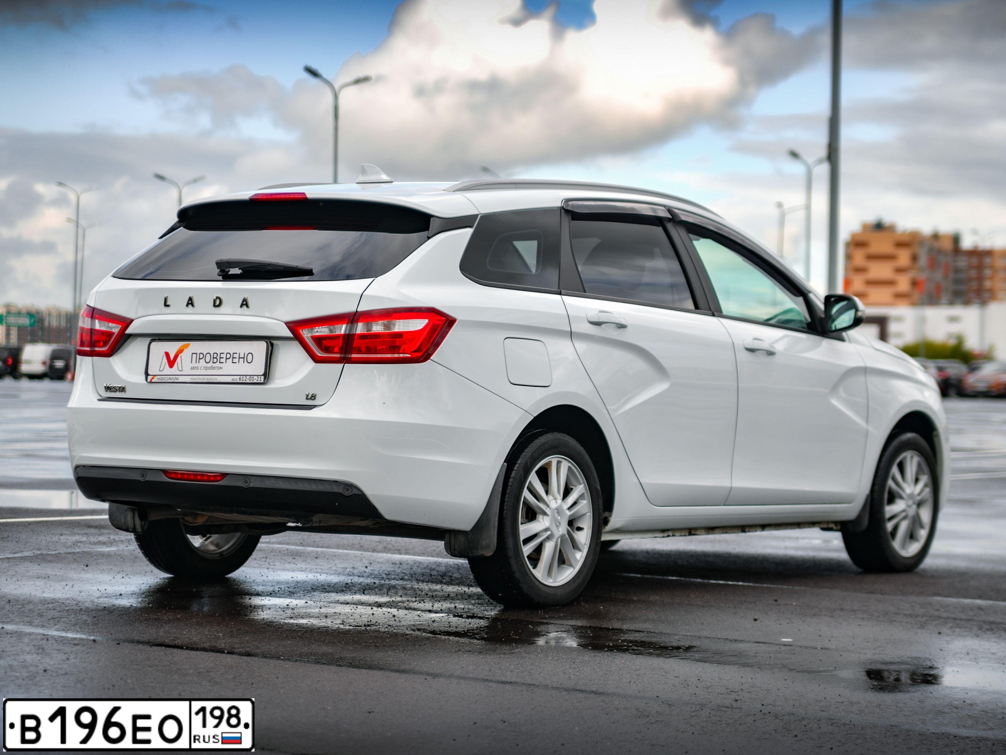 Фото автомобиля LADA VESTA, 2018 — госномер М430ХВ35. Цвет: Белый