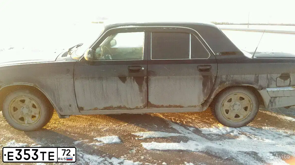 Фото автомобиля GAZ 3110 WOLGA, 2007 — госномер Е353ТЕ72. Цвет: ЧЕРНЫЙ