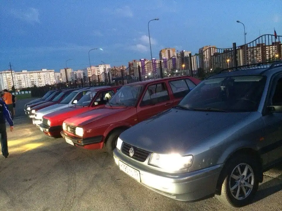 Фото автомобиля VOLKSWAGEN VENTO, 1993 — госномер М843ТУ39. Цвет: СЕРЫЙ
