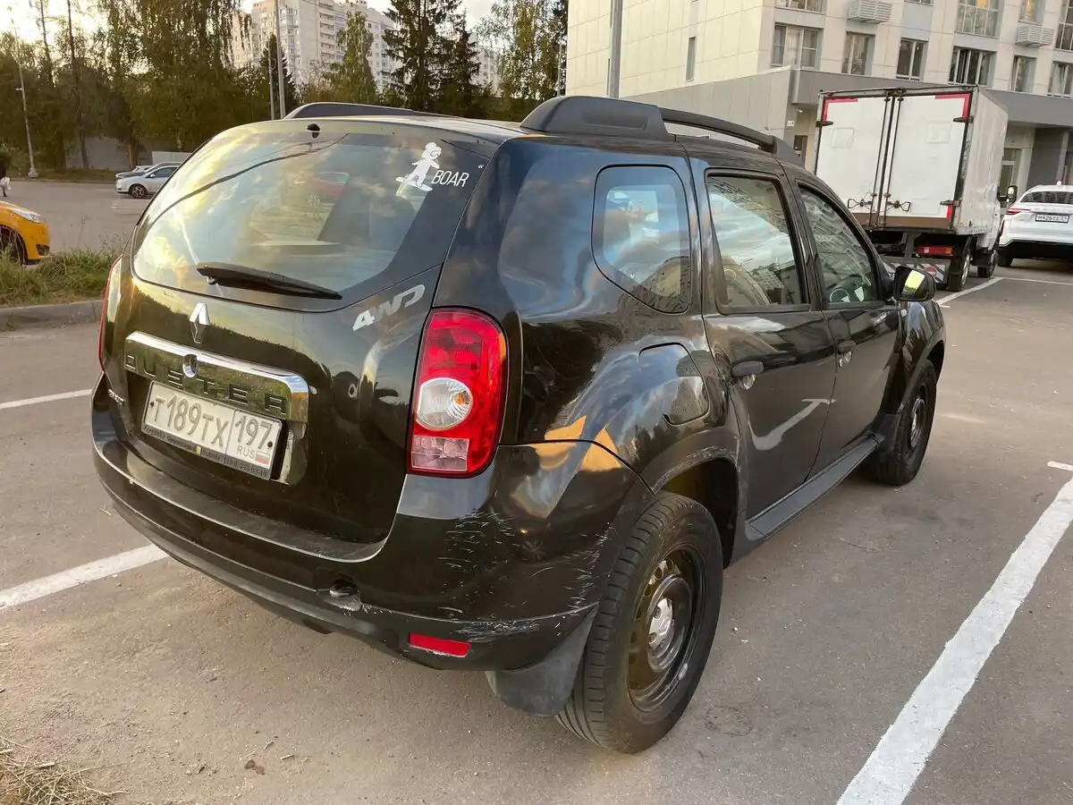 Фото автомобиля RENAULT DUSTER, 2012 — госномер Р801ЕК32. Цвет: ЧЕРНЫЙ
