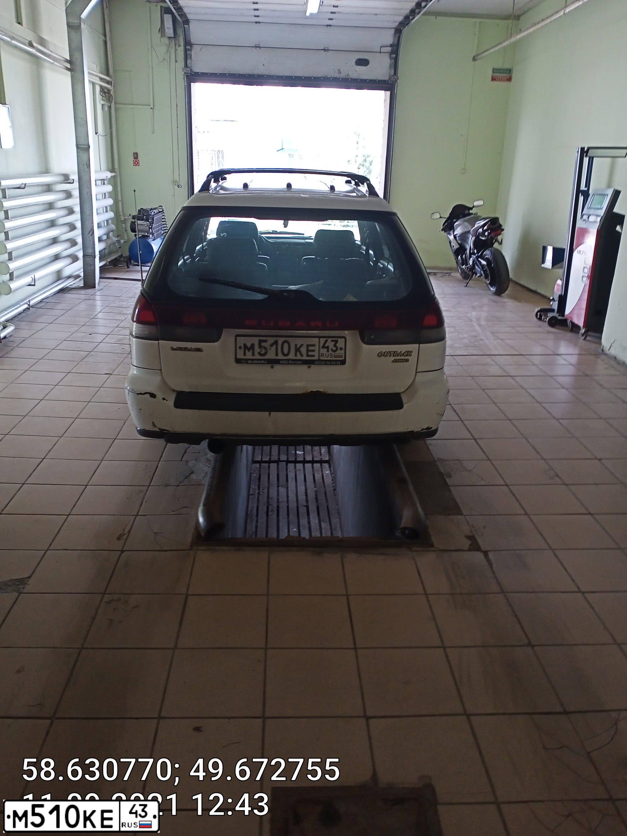 Фото автомобиля SUBARU OUTBACK, 1996 — госномер М510КЕ43. Цвет: БЕЛЫЙ