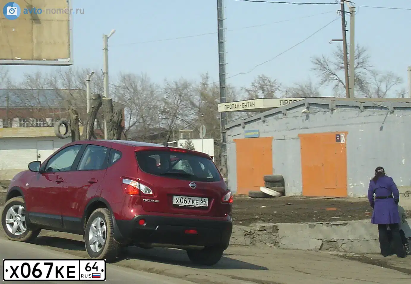 Фото автомобиля NISSAN QASHQAI, 2010 — госномер М708ЕМ164. Цвет: КРАСНЫЙ