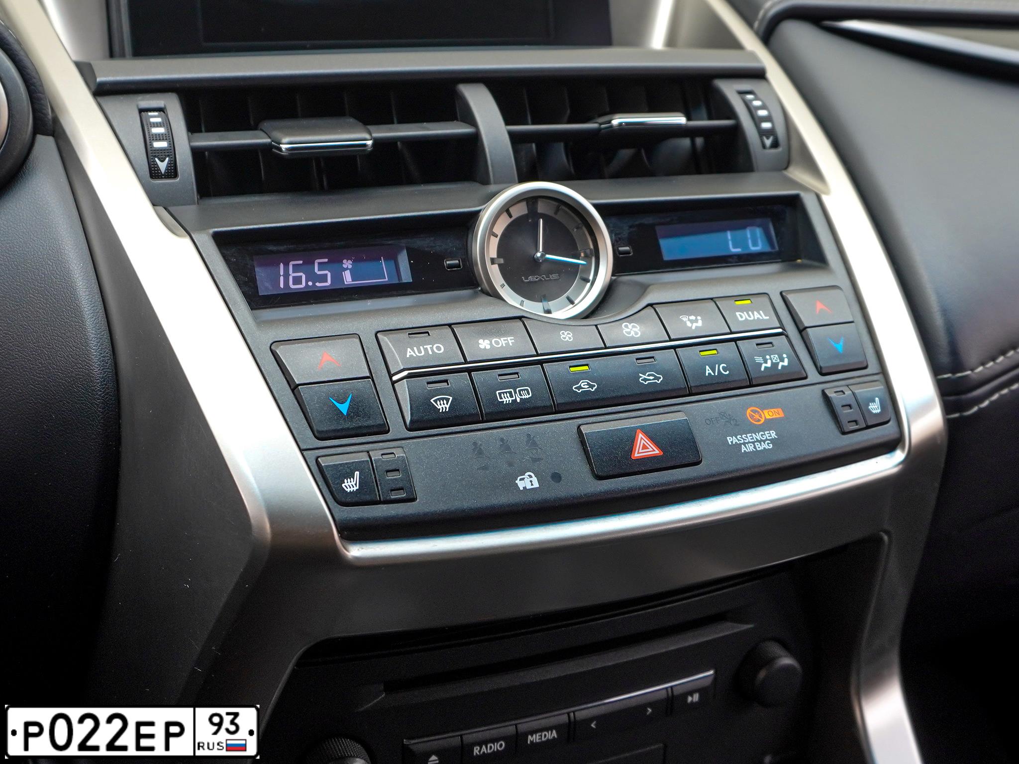 Фото автомобиля HYUNDAI AVANTE, 2011 — госномер Р121НВ123. Цвет: СЕРЫЙ