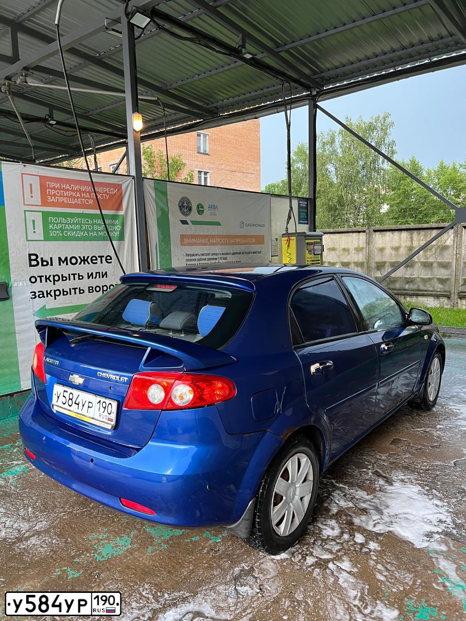 Фото автомобиля CHEVROLET LACETTI, 2008 — госномер Е579УХ150. Цвет: синий