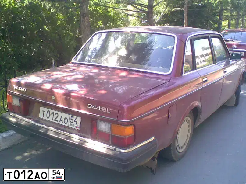 Фото автомобиля VOLVO БЕЗ МОДЕЛИ, 1982 — госномер Н219УУ154. Цвет: ВИШНЕВЫЙ