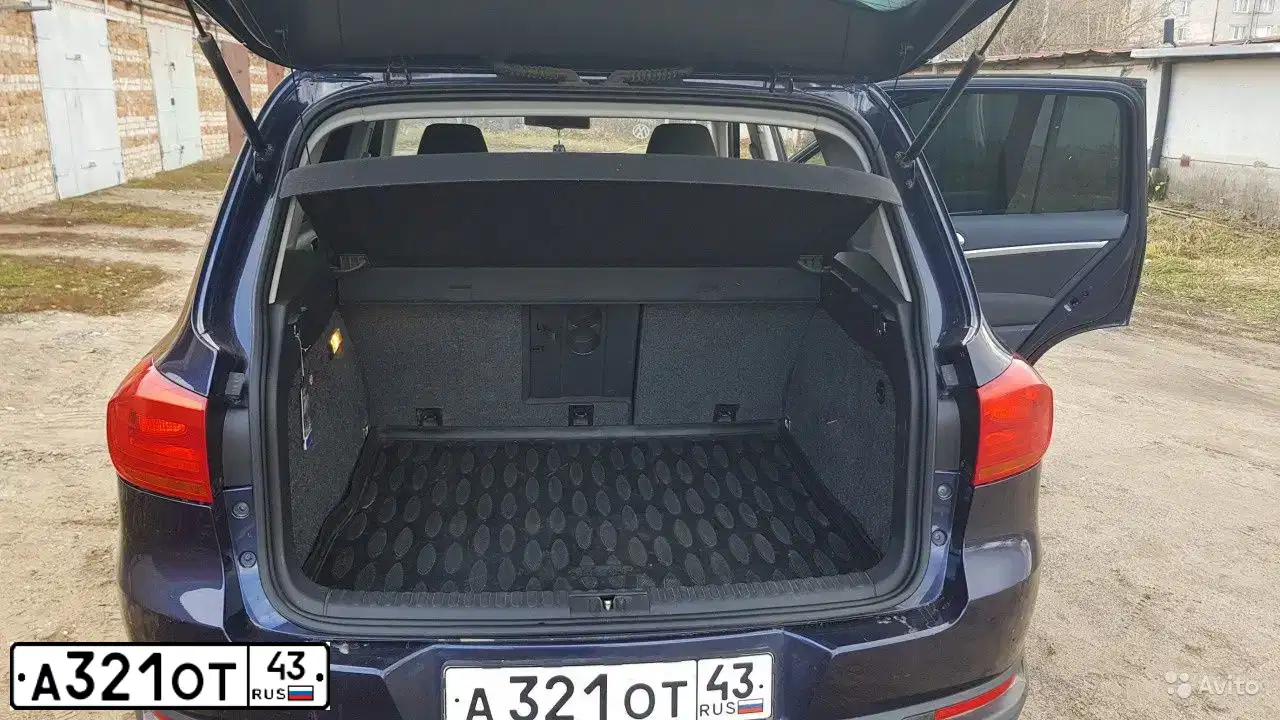 Фото автомобиля VOLKSWAGEN TIGUAN, 2013 — госномер А321ОТ43. Цвет: ТЕМНО-СИНИЙ