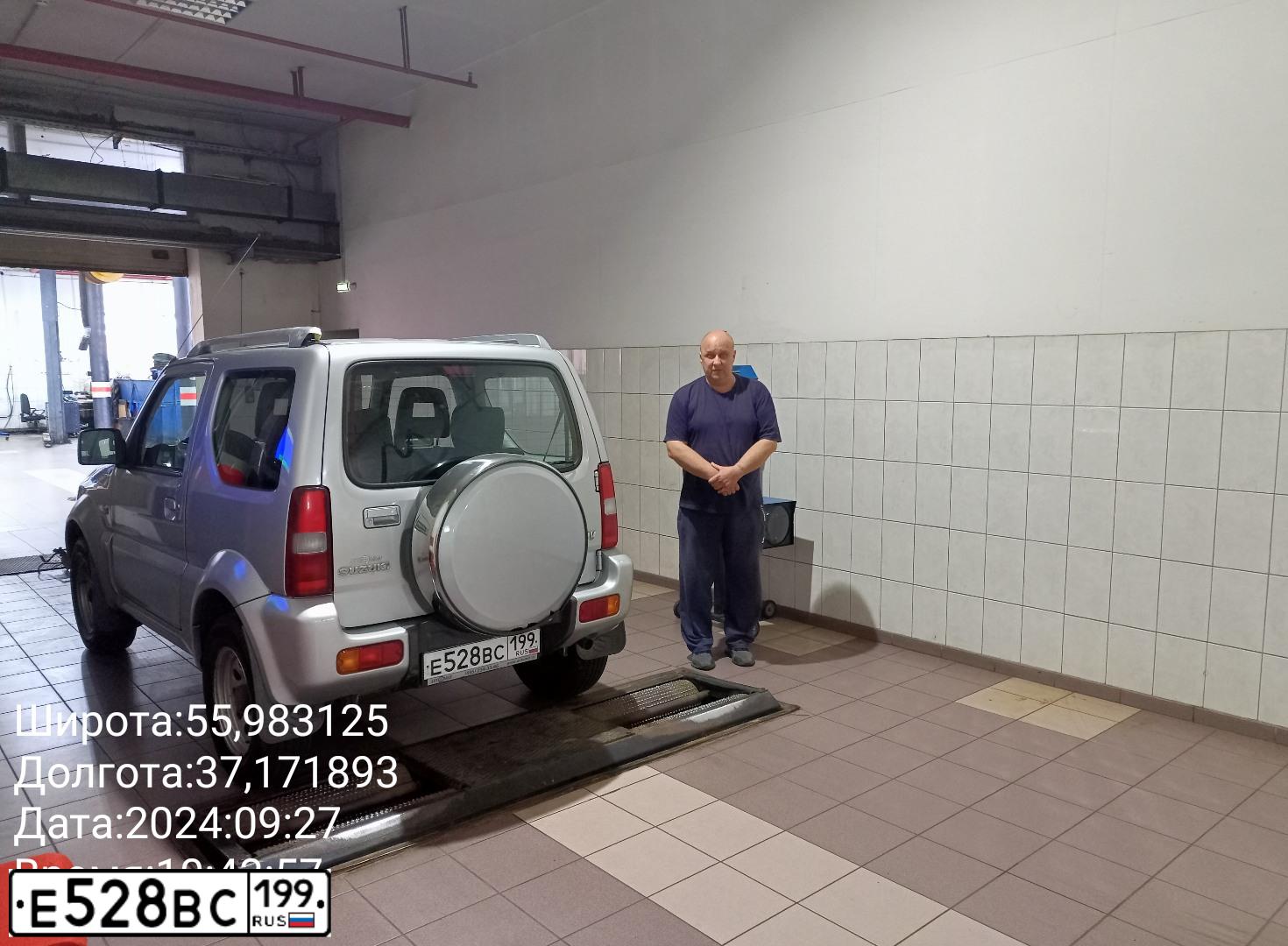 Фото автомобиля SUZUKI JIMNY, 2007 — госномер Е528ВС199. Цвет: СЕРЕБРИСТЫЙ
