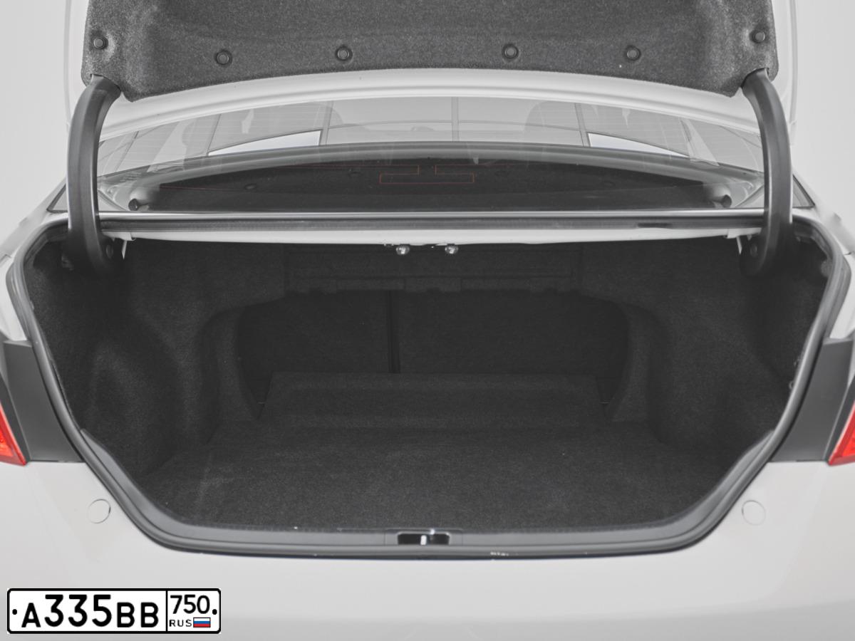 Фото автомобиля TOYOTA CAMRY, 2014 — госномер Р864ВТ550. Цвет: Белый