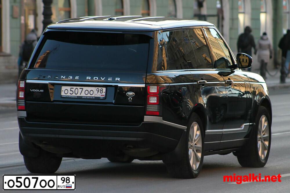 Фото автомобиля LANDROVER RANGE ROVER, 2014 — госномер О507ОО98. Цвет: ЧЕРНЫЙ