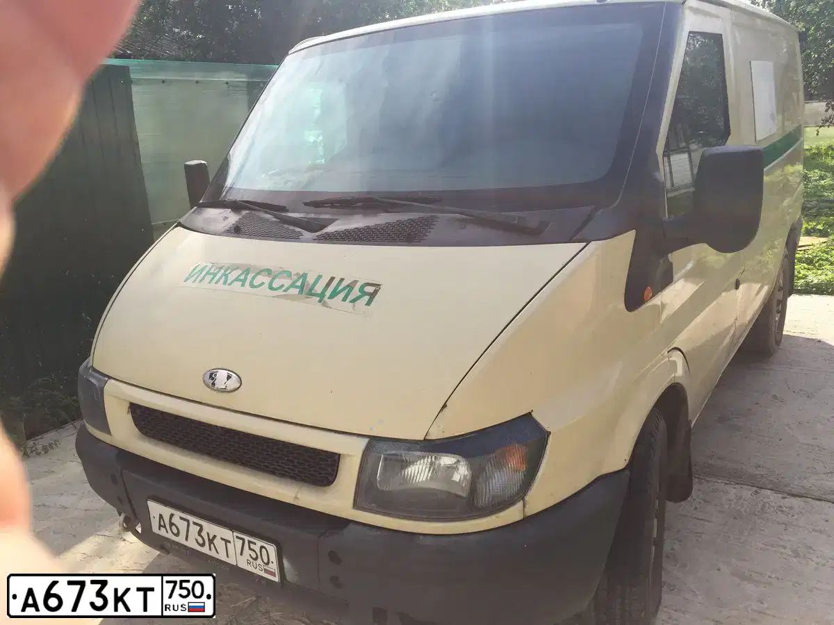 Фото автомобиля FORD TRANSIT, 2006 — госномер А673КТ750. Цвет: БЕЖЕВЫЙ
