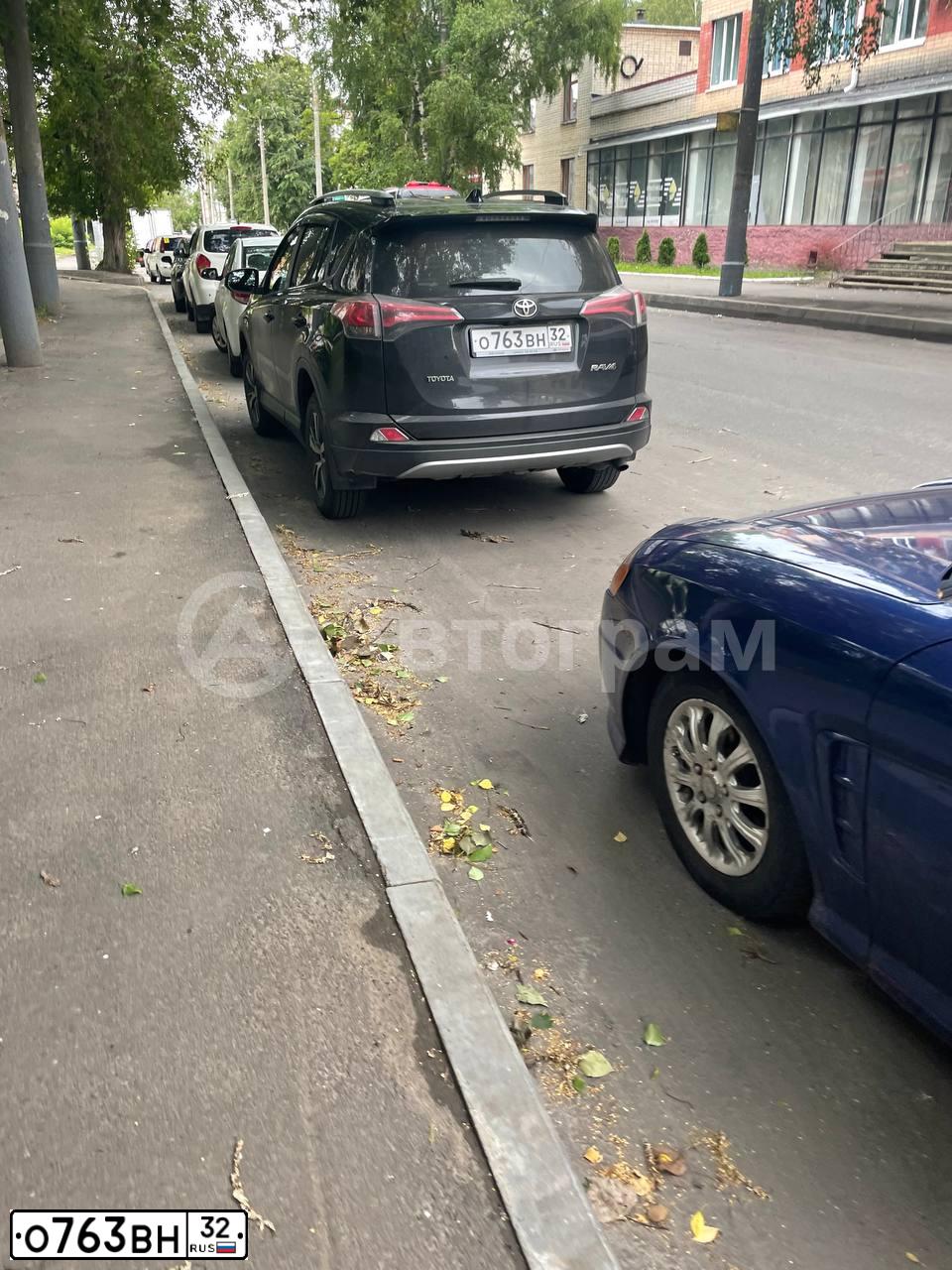 Фото автомобиля TOYOTA RAV4, 2017 — госномер О763ВН32. Цвет: ЧЕРНЫЙ МЕТАЛЛИК