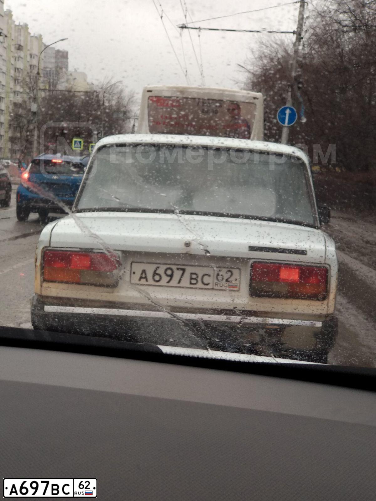 Фото автомобиля LADA 2107, 2001 — госномер А697ВС62. Цвет: ЯРКО-БЕЛЫЙ