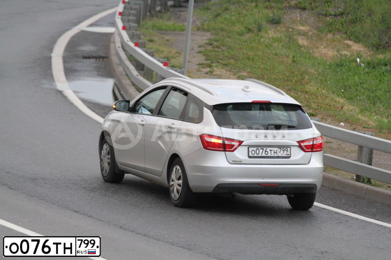 Фото автомобиля LADA VESTA, 2020 — госномер О076ТН799. Цвет: СЕРЫЙ
