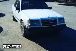 Фото автомобиля MERCEDES E-KLASSE, 1988 — госномер Т194АТ774. Цвет: БЕЛЫЙ