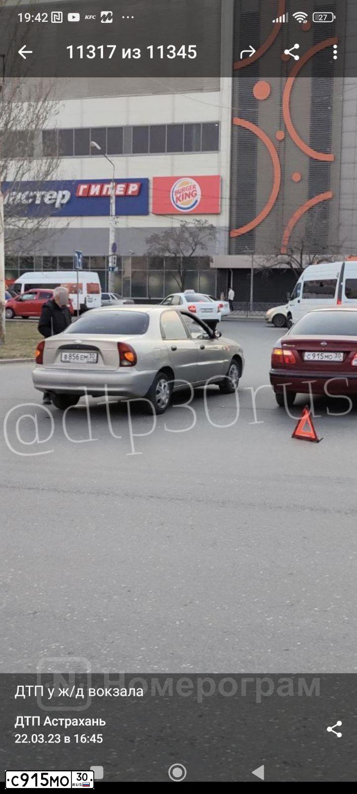 Фото автомобиля NISSAN ALMERA, 2001 — госномер М448СС99. Цвет: КРАСНЫЙ ТЕМНЫЙ
