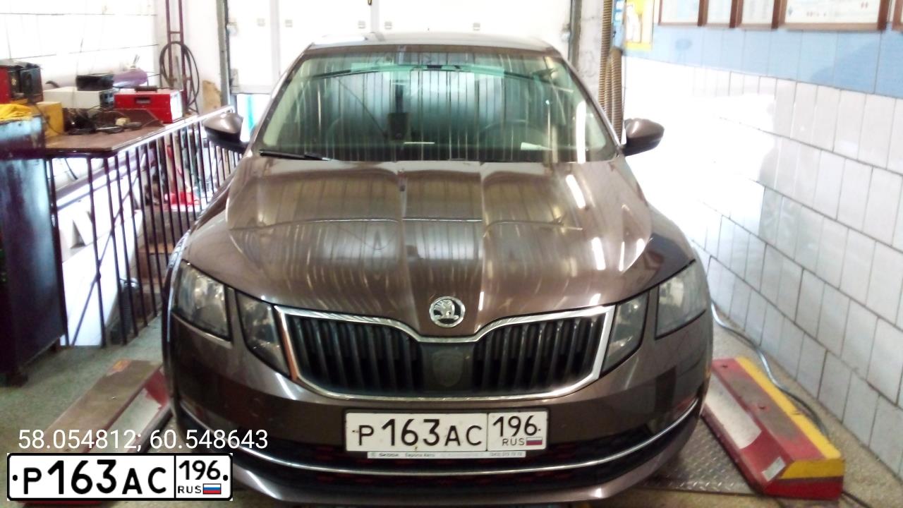 Фото автомобиля SKODA OCTAVIA, 2017 — госномер Х586ХА56. Цвет: Коричневый