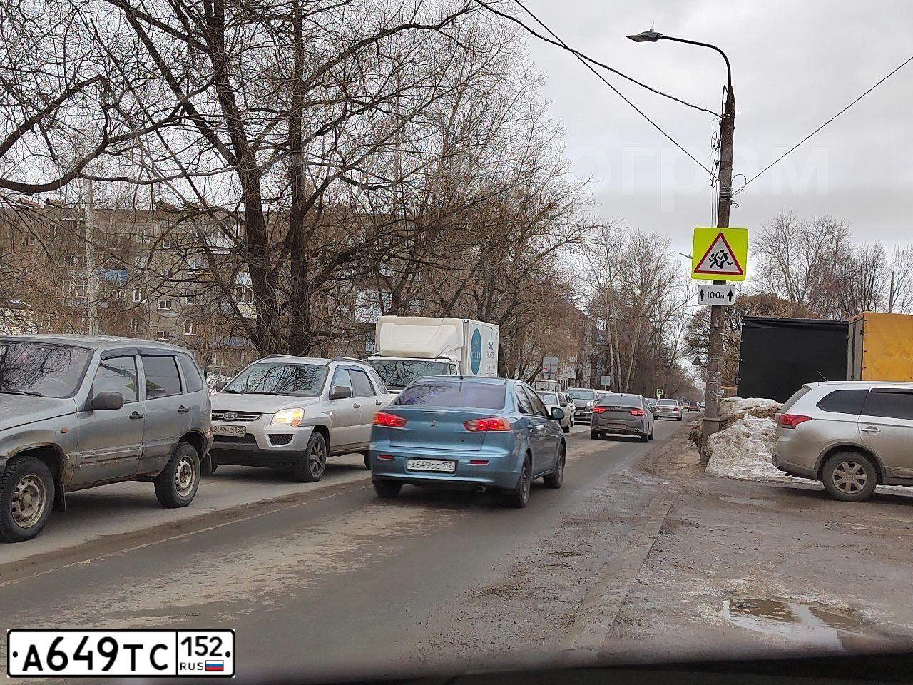 Фото автомобиля AUDI Q7, 2006 — госномер Р555СЕ177. Цвет: ТЕМНО-СЕРЫЙ