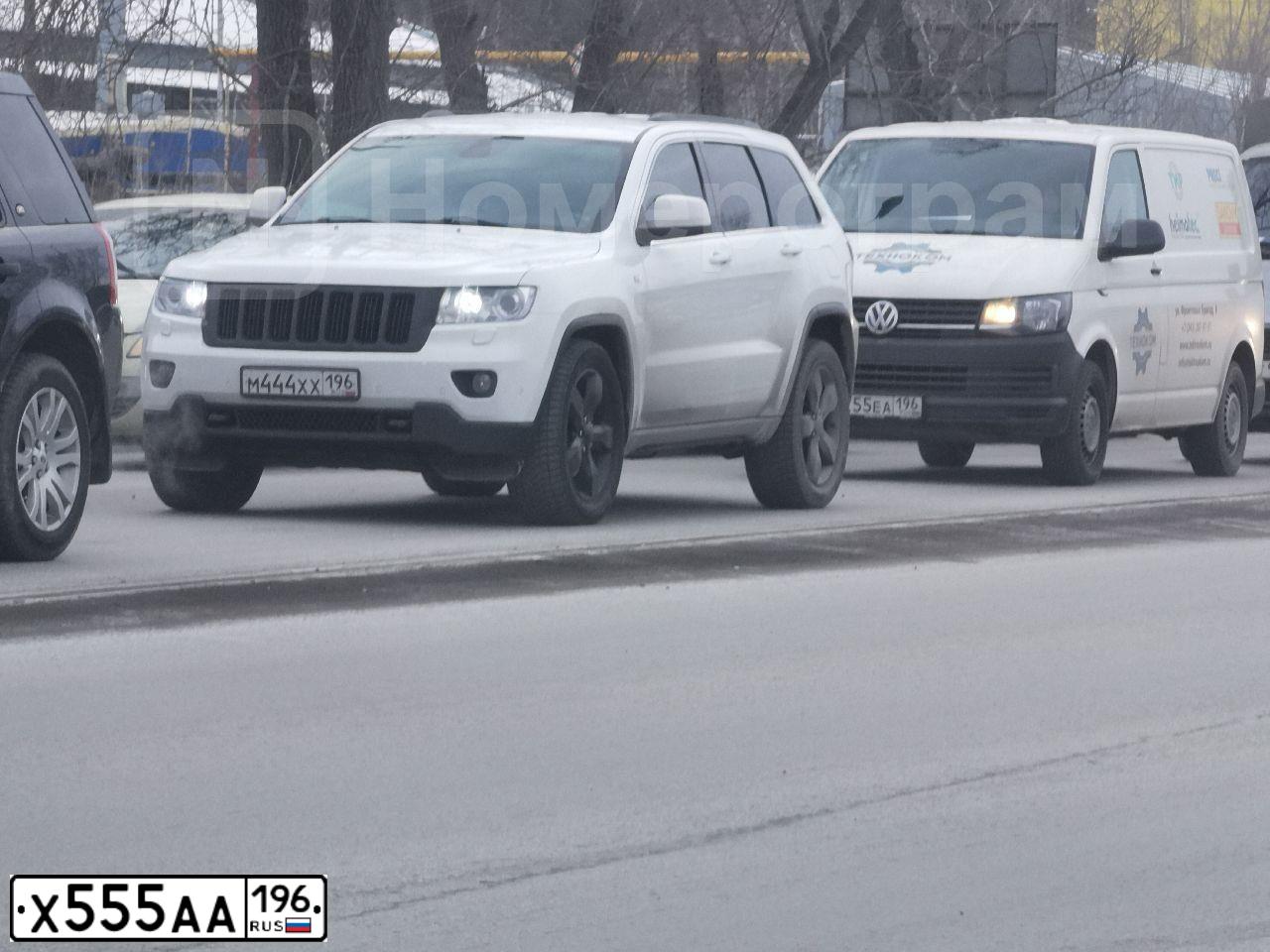 Фото автомобиля TOYOTA LANDCRUISER, 2019 — госномер Х555АА196. Цвет: БЕЛЫЙ