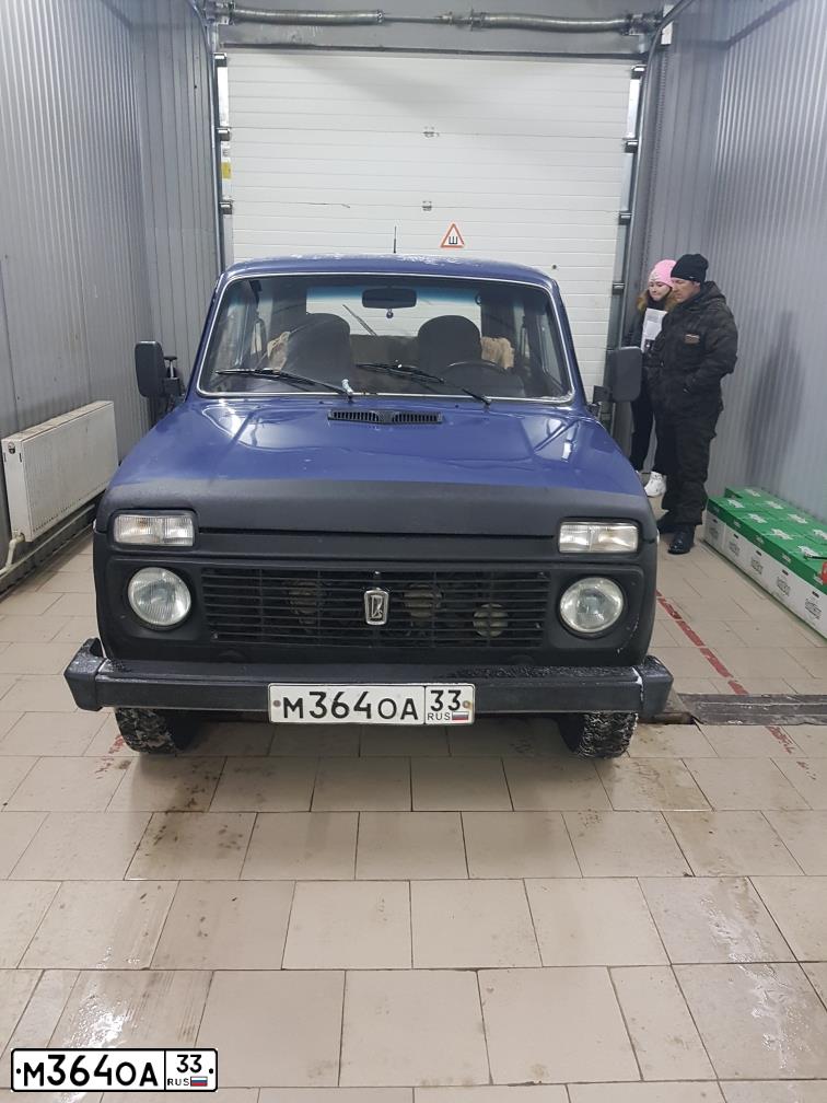 Фото автомобиля LADA 2121 NIVA, 2002 — госномер М364ОА33. Цвет: синий