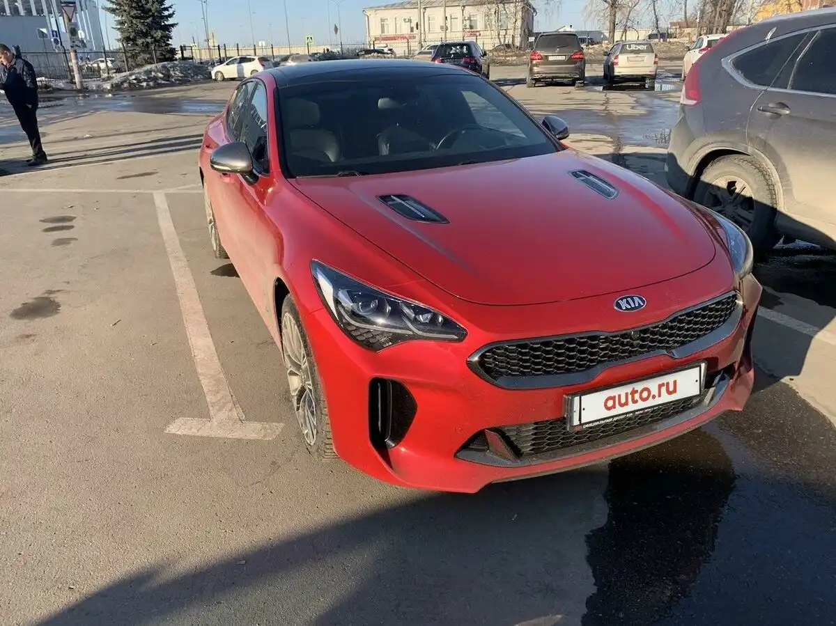 Фото автомобиля KIA STINGER, 2019 — госномер Н250МХ797. Цвет: Красный