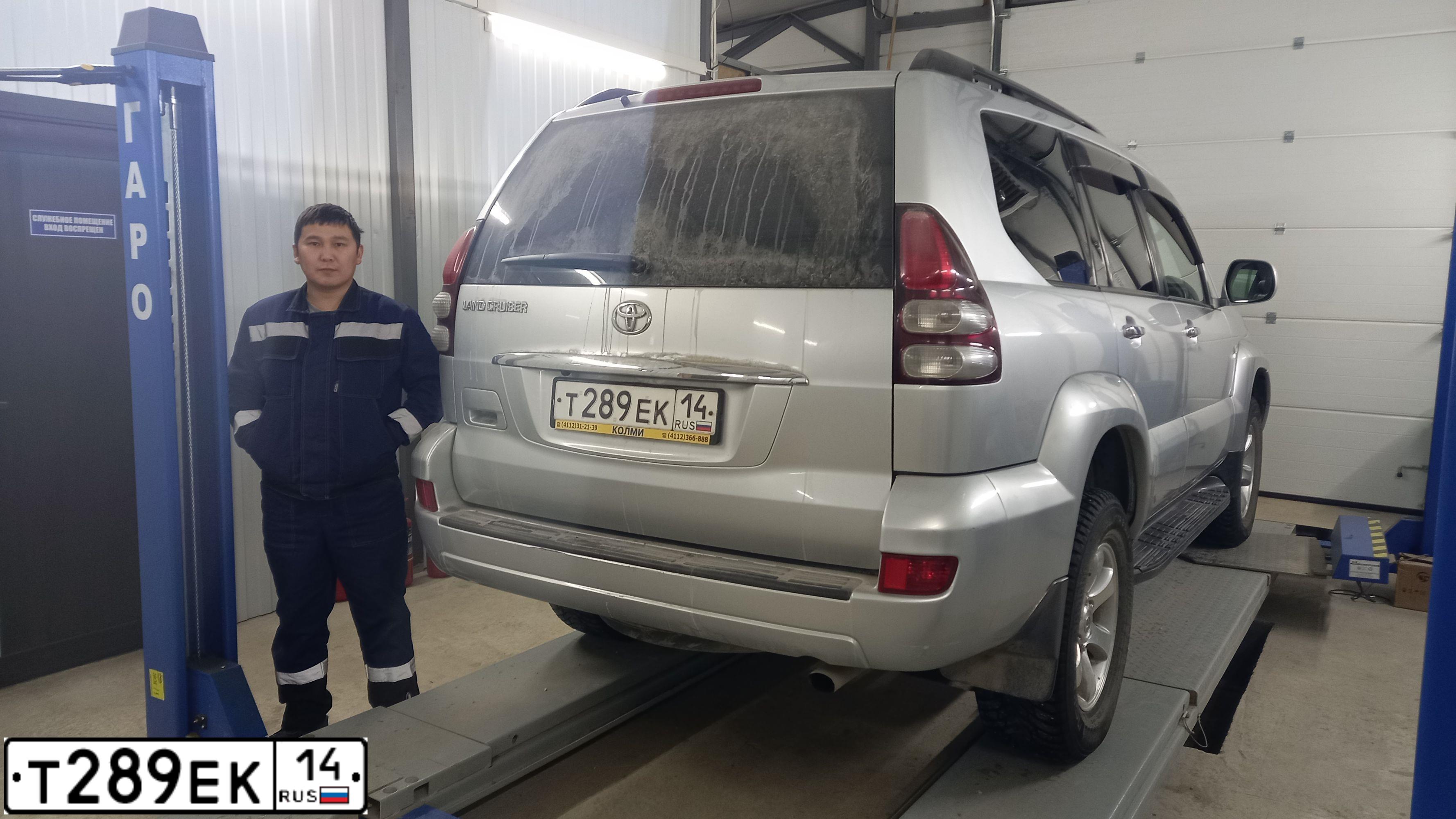 Фото автомобиля TOYOTA LANDCRUISER, 2007 — госномер Т289ЕК14. Цвет: СЕРЕБРИСТЫЙ