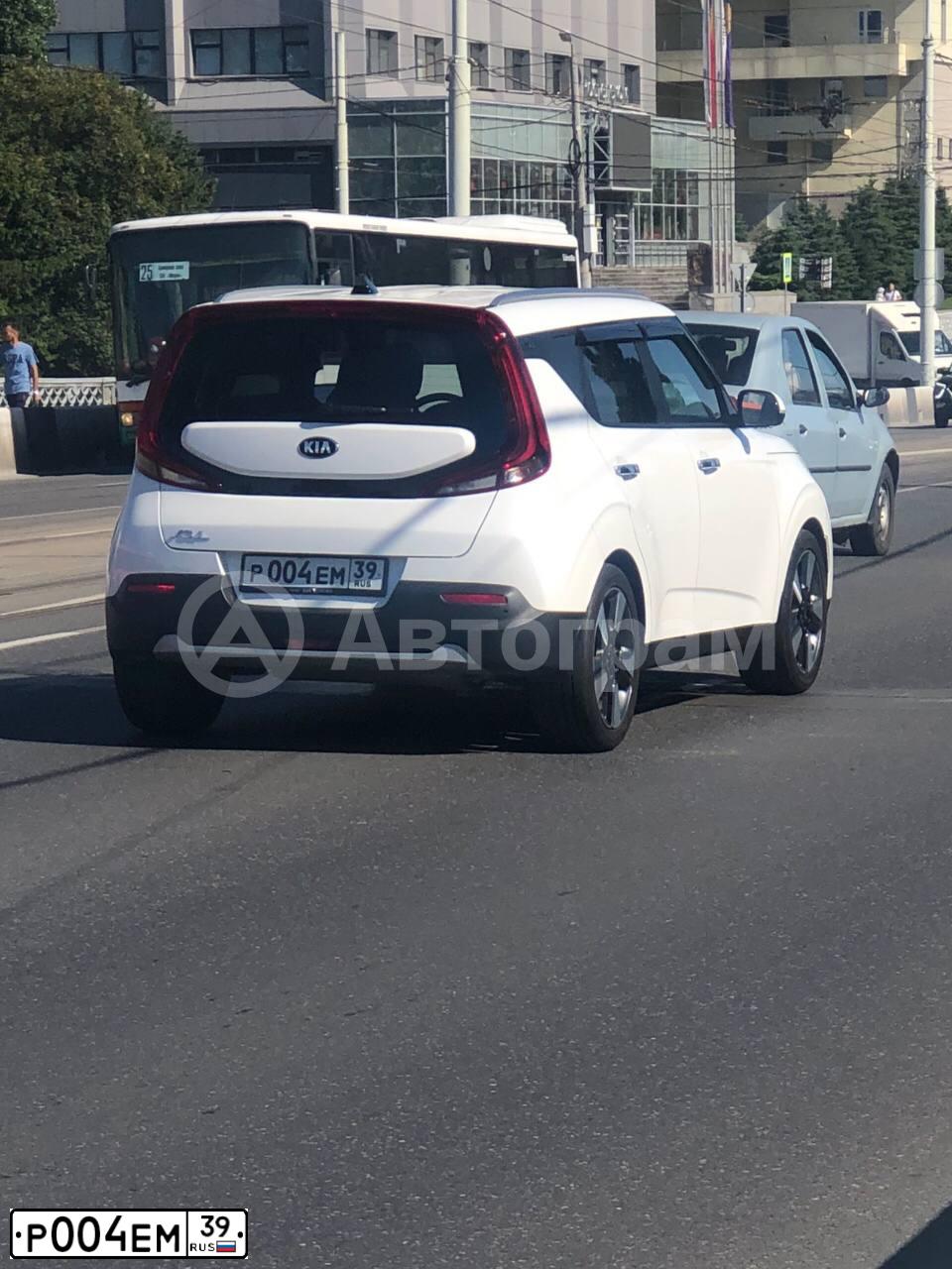 Фото автомобиля MITSUBISHI L 200, 2003 — госномер С217АМ39. Цвет: ФИОЛЕТОВЫЙ