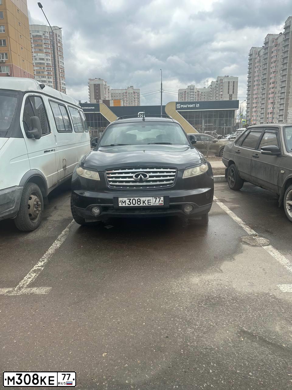 Фото автомобиля INFINITI QX70 /FX/, 2003 — госномер М308КЕ77. Цвет: ЧЕРНЫЙ