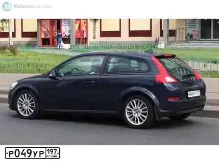 Фото автомобиля VOLVO C30, 2012 — госномер Р049УР197. Цвет: СИНИЙ