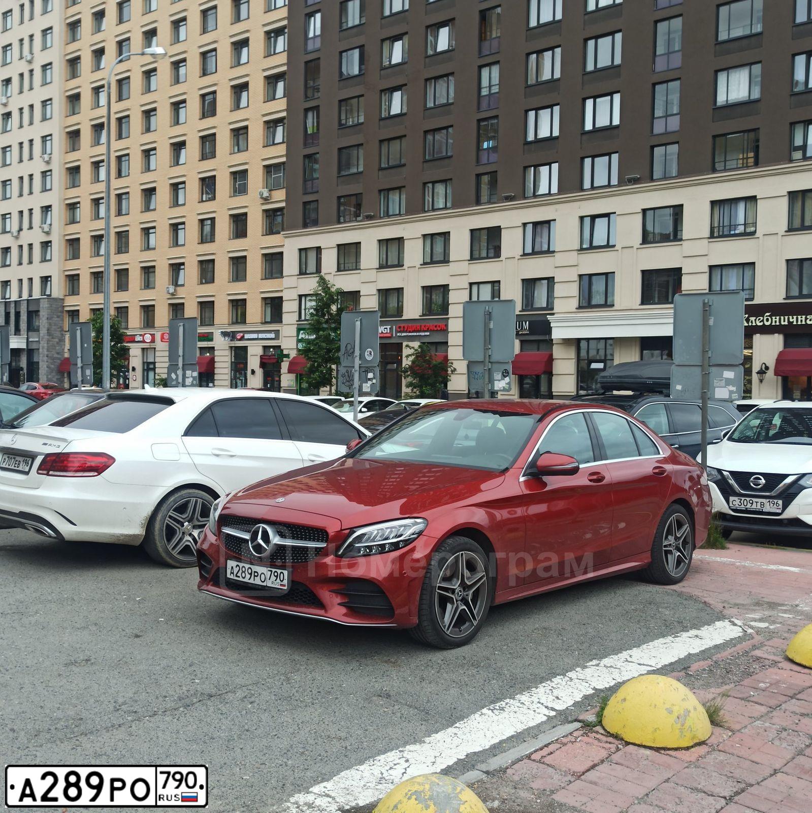 Фото автомобиля MERCEDES C-KLASSE, 2018 — госномер А289РО790. Цвет: Красный