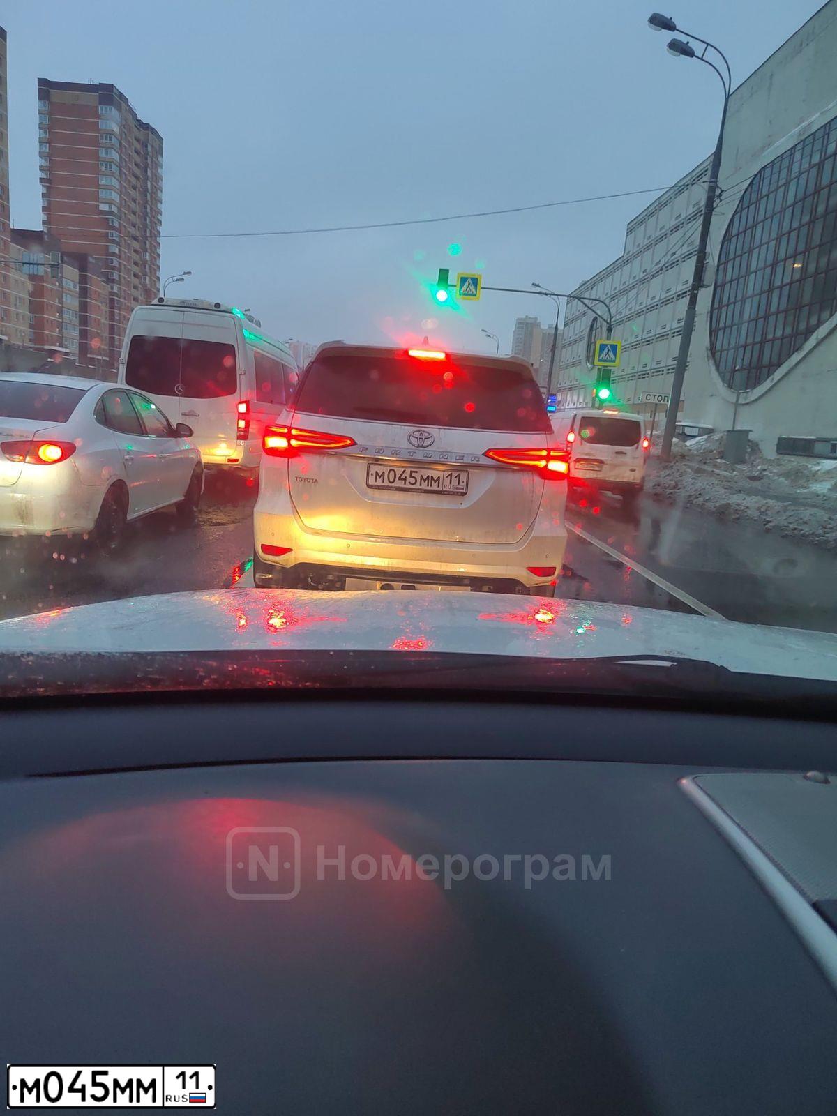 Фото автомобиля GAZ 3110, 2008 — госномер Р492СС11. Цвет: Серебристый