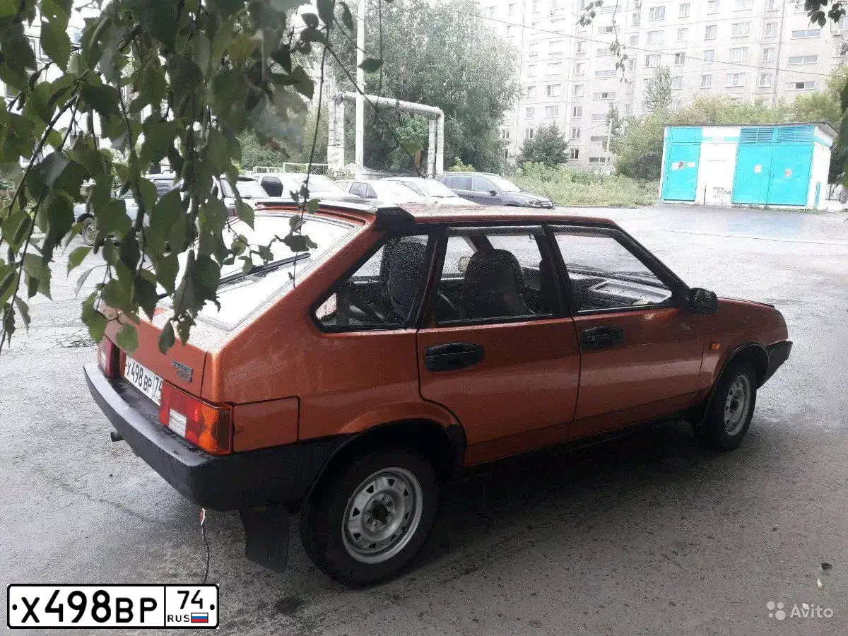 Фото автомобиля LADA 2109 SAMARA, 1997 — госномер Х498ВР74. Цвет: ОРАНЖЕВЫЙ