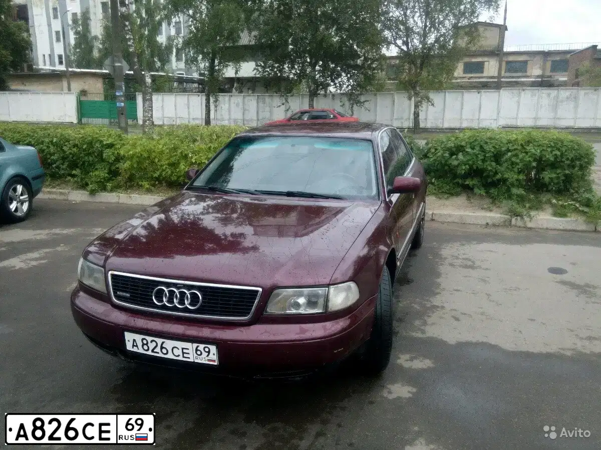 Фото автомобиля AUDI A8, 1994 — госномер Р392ВТ797. Цвет: ВИШНЯ