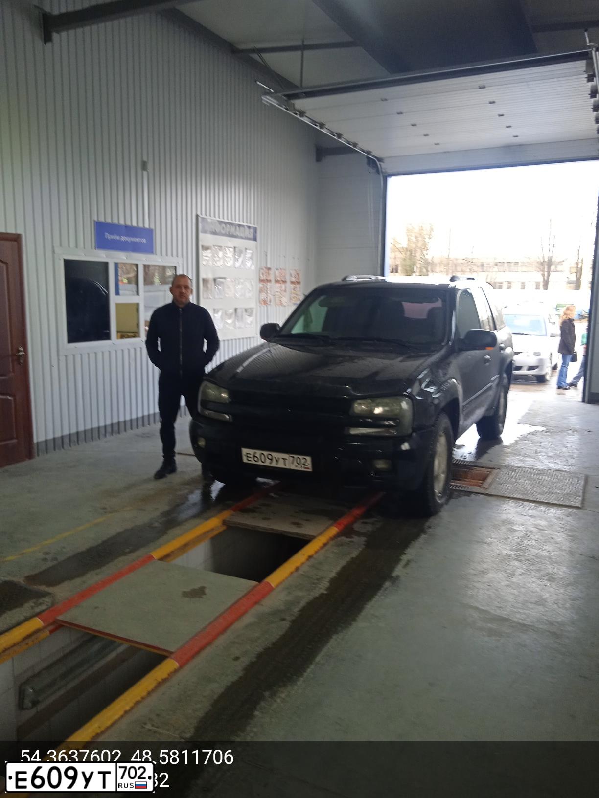 Фото автомобиля CHEVROLET TRAILBLAZER, 2003 — госномер С207НУ197. Цвет: ЧЕРНЫЙ