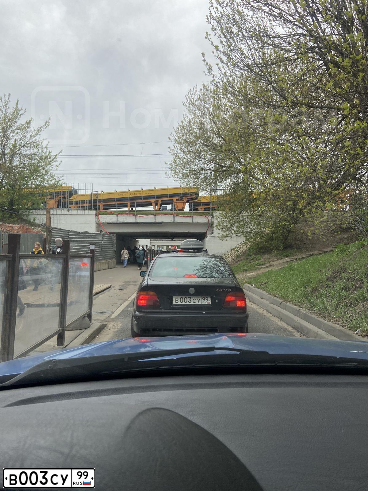 Фото автомобиля BMW SERIE 5, 1998 — госномер В003СУ99. Цвет: ЧЕРНЫЙ