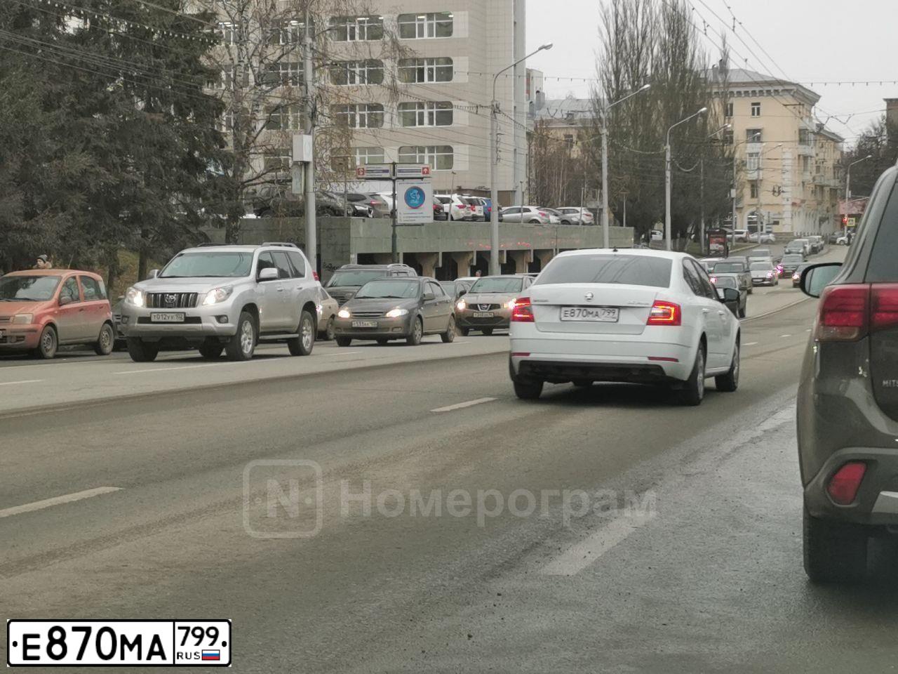 Фото автомобиля SKODA OCTAVIA, 2018 — госномер Е870МА799. Цвет: Белый