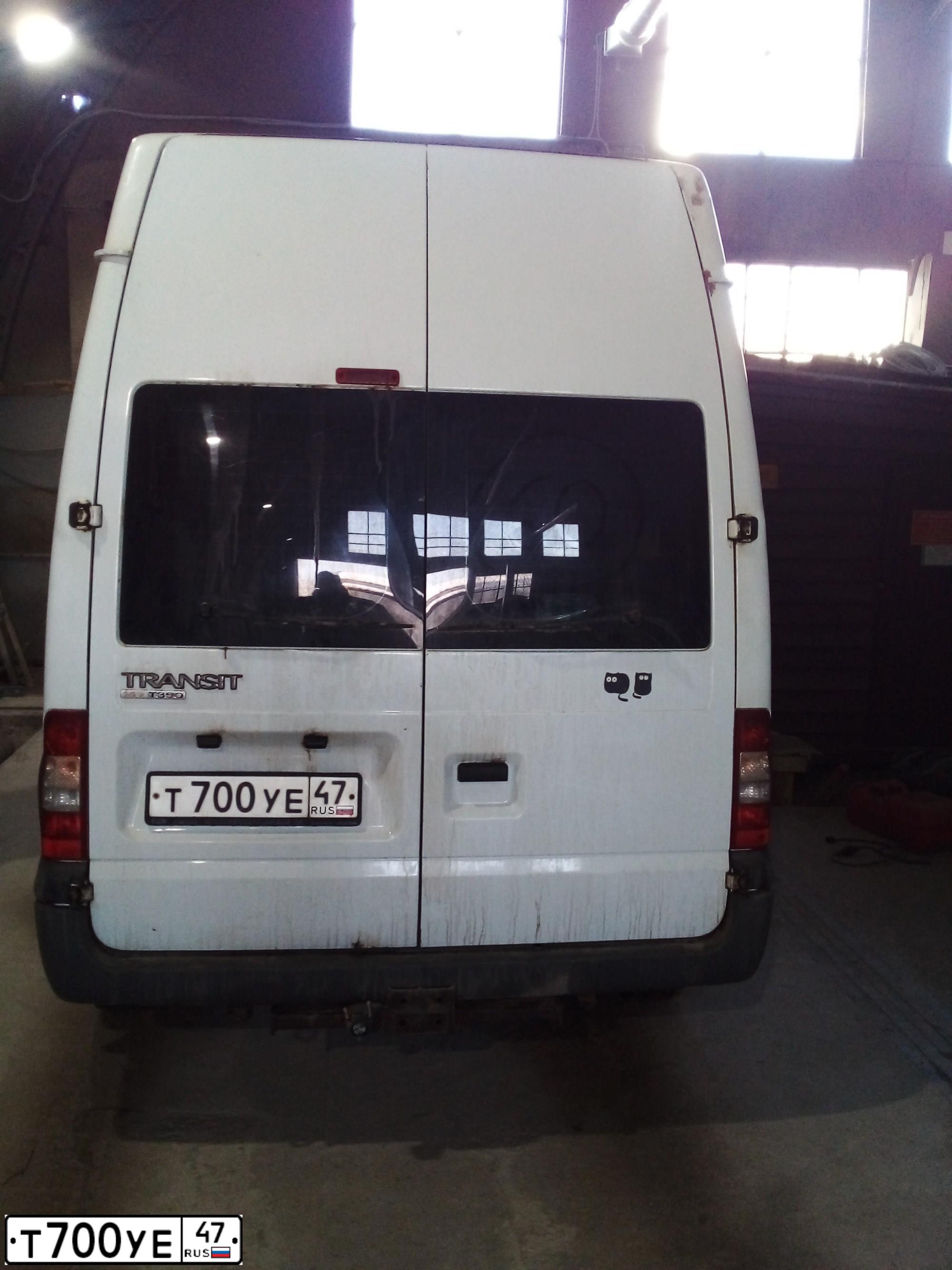 Фото автомобиля FORD TRANSIT, 2007 — госномер Н333АР198. Цвет: Белый