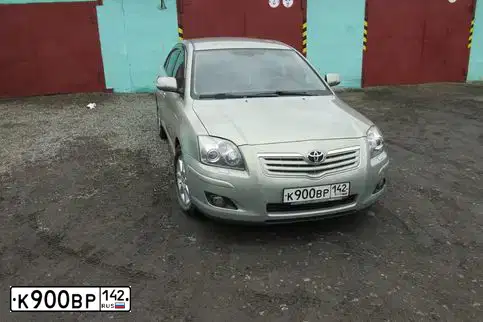 Фото автомобиля TOYOTA AVENSIS, 2008 — госномер К900ВР142. Цвет: СВЕТЛО-ОЛИВКОВЫЙ