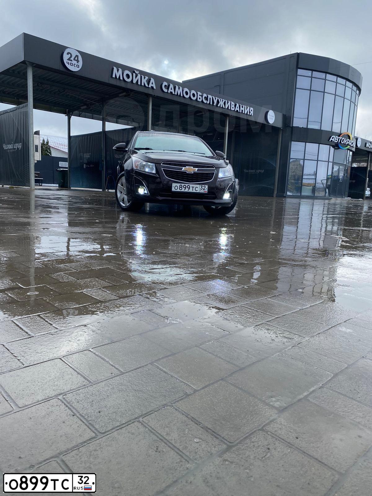 Фото автомобиля CHEVROLET CRUZE, 2014 — госномер О899ТС32. Цвет: Коричневый