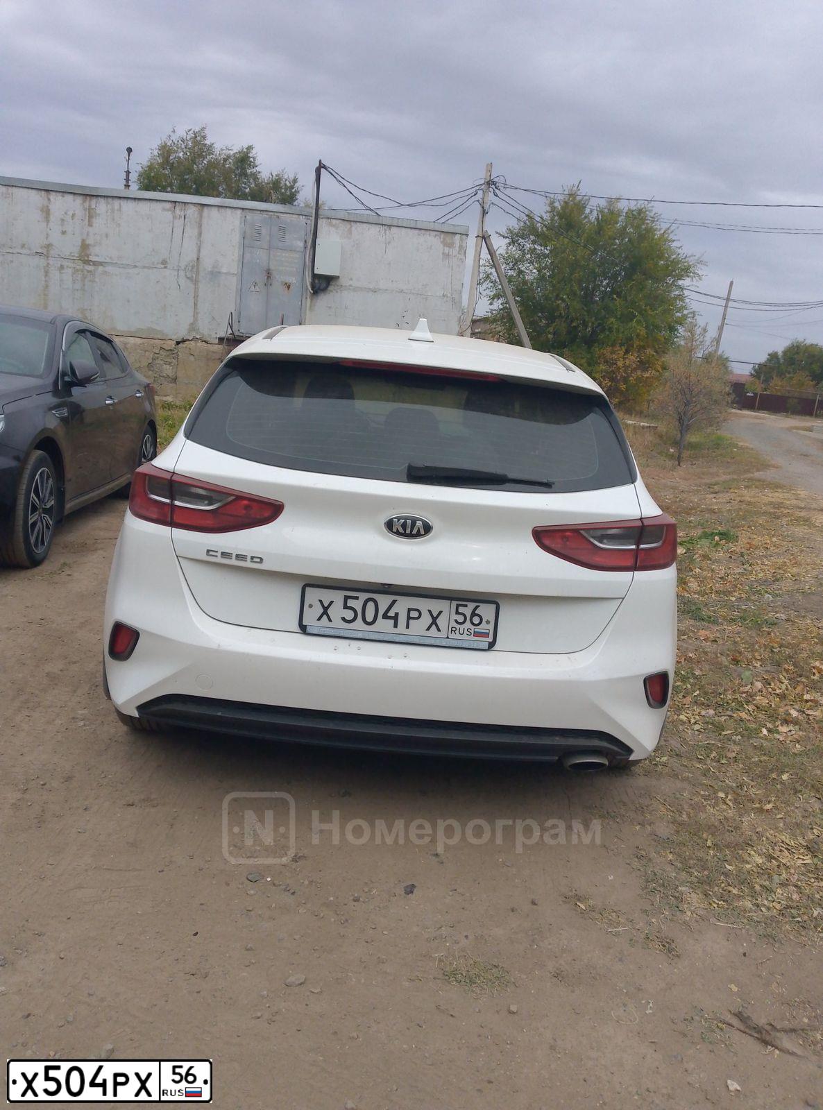 Фото автомобиля KIA CEE'D, 2018 — госномер Х504РХ56. Цвет: БЕЛЫЙ