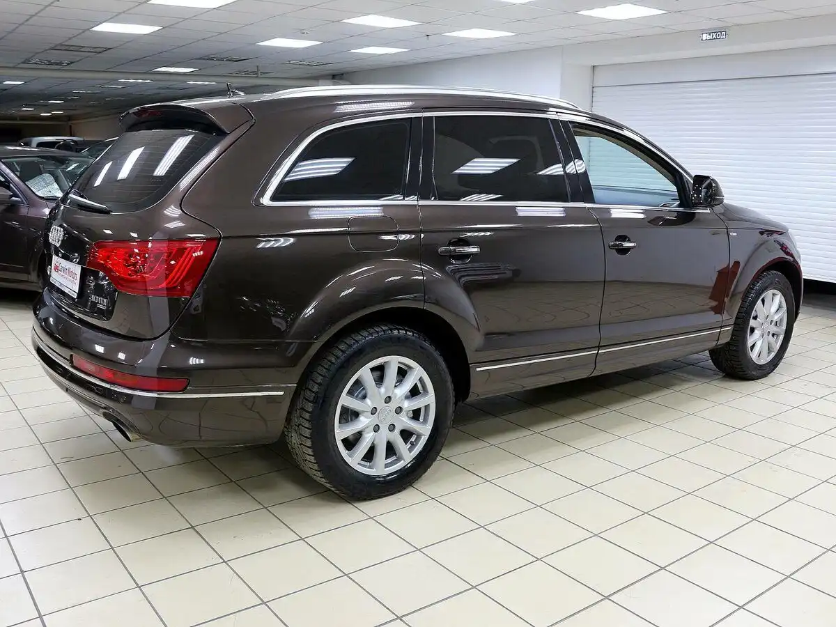 Фото автомобиля AUDI Q7, 2010 — госномер В694ХТ199. Цвет: Коричневый