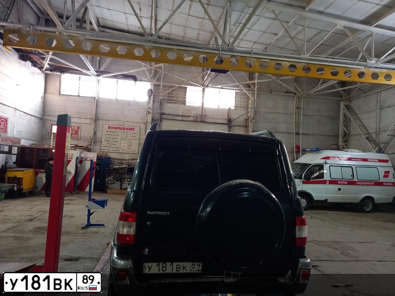 Фото автомобиля UAZ 3163 PATRIOT, 2007 — госномер У181ВК89. Цвет: ЗЕЛЕНЫЙ