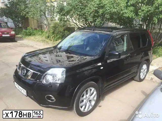 Фото автомобиля NISSAN X-TRAIL, 2011 — госномер Е976КХ163. Цвет: ЧЕРНЫЙ