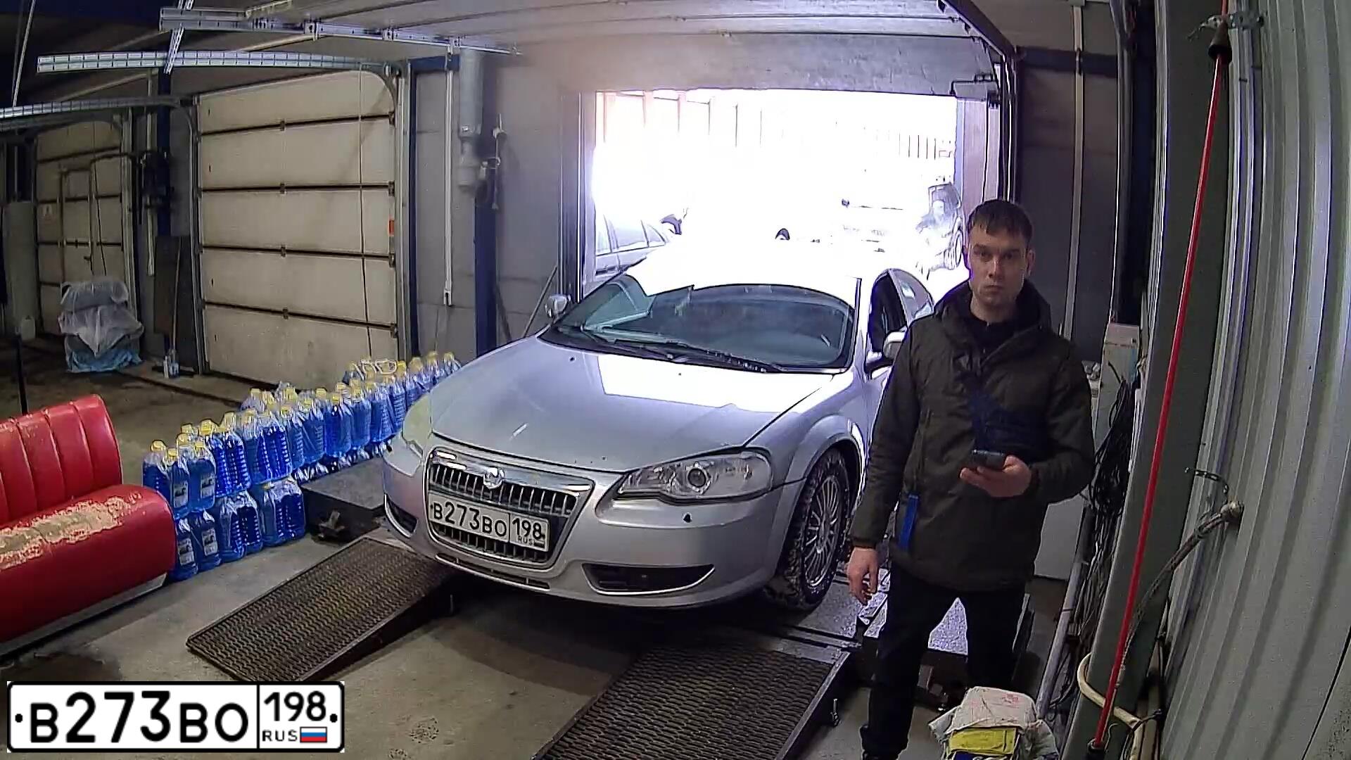 Фото автомобиля GAZ WOLGA SIBER, 2010 — госномер С425ММ198. Цвет: Серебристый