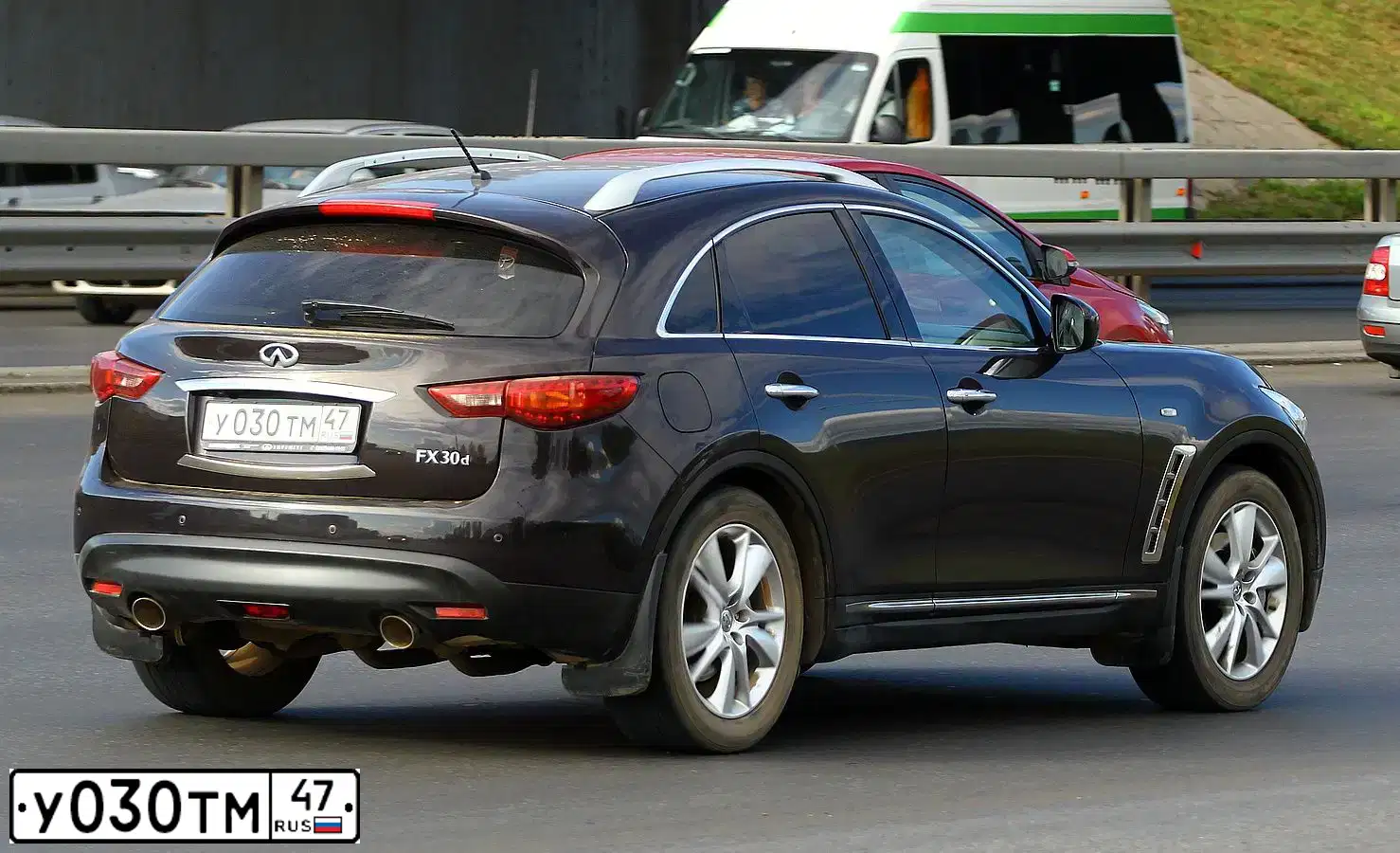 Фото автомобиля INFINITI QX70 /FX/, 2012 — госномер К006НЕ102. Цвет: КОРИЧНЕВЫЙ